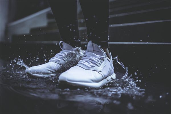 梦见穿白鞋是什么意思 梦见穿白鞋是什么意思