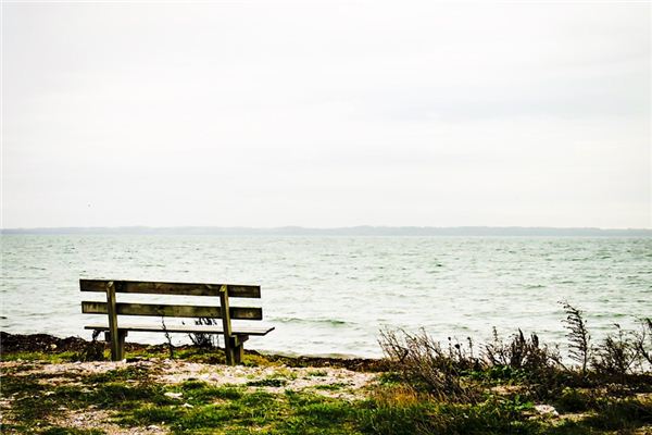 梦见湖水是什么意思 梦见湖水是什么意思