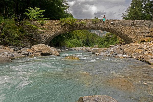 梦见自己过桥是什么意思 梦见自己过桥是什么意思